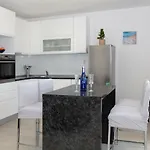Marija Jakir Apartman *
