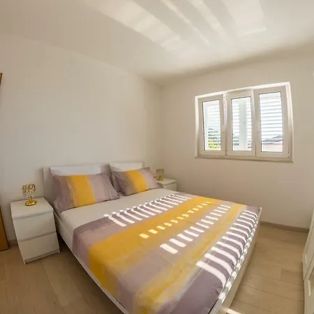 Marija Jakir * Brela